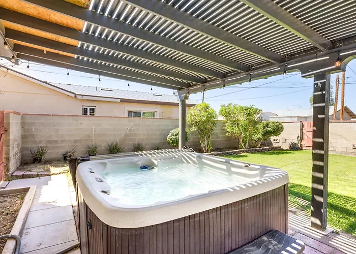 Quiet Retreat W/ Hot Tub & Spacious Backyard Сasa de vacaciones Yuma