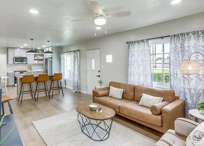 Сasa de vacaciones Quiet Retreat W/ Hot Tub & Spacious Backyard *