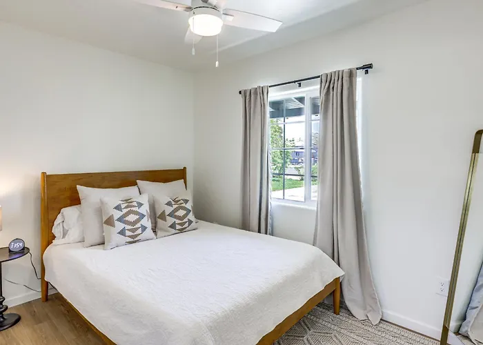 Quiet Retreat W/ Hot Tub & Spacious Backyard Сasa de vacaciones