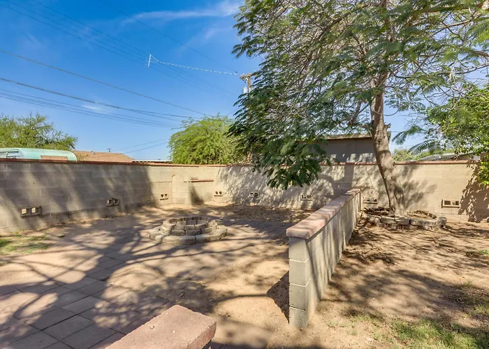 Holiday home Quiet Retreat W/ Hot Tub & Spacious Backyard *